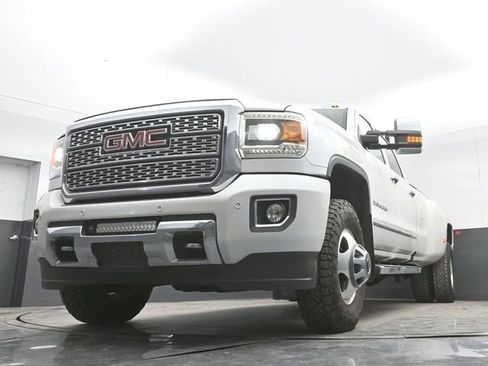 Used 2018 GMC Sierra 3500 Denali w/ Duramax Plus Package image 30