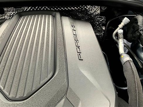 New 2025 Porsche Macan image 40