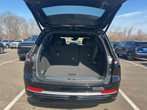 New 2026 Jeep Grand Cherokee Summit image 24