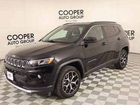 Used 2025 Jeep Compass Limited image 9
