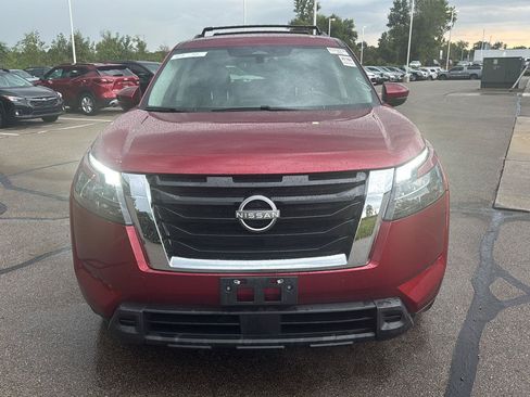 Used 2024 Nissan Pathfinder SV w/ Lighting Package (N92) AWD/4WD image 8