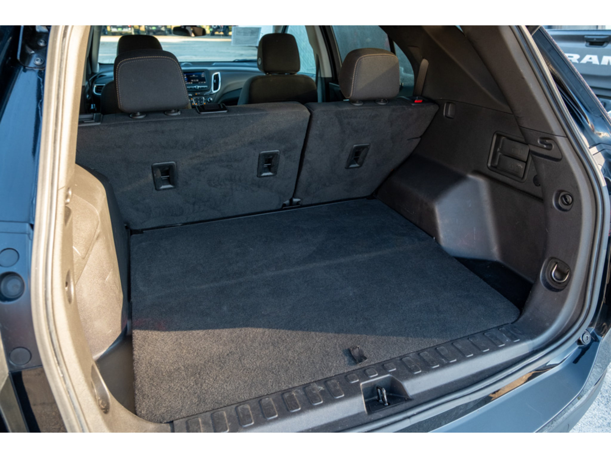 Used 2024 Chevrolet Equinox LT FWD image 33
