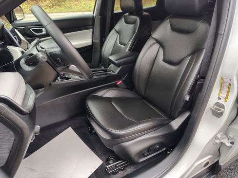 Certified 2024 Jeep Compass Limited image 18