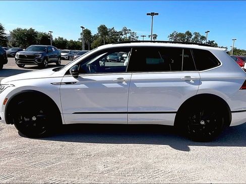 Certified 2023 Volkswagen Tiguan SE R-Line image 8