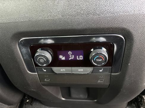 Used 2025 Chevrolet Tahoe Premier AWD/4WD image 22