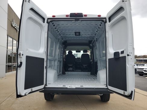 Used 2025 RAM ProMaster 2500 w/ Convenience Group image 21