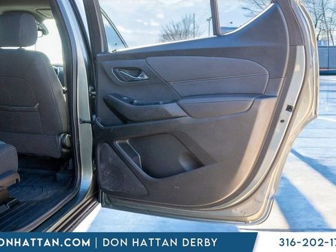 Used 2023 Chevrolet Traverse LT image 26
