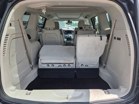 Used 2017 Chrysler Pacifica Limited FWD image 29