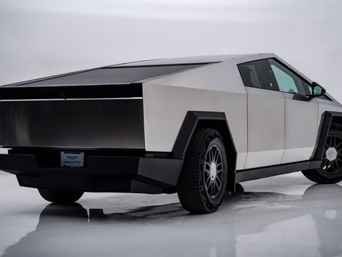 Used 2024 Tesla Cybertruck AWD Crew Cab image 9