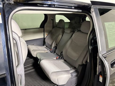 Used 2021 Toyota Sienna LE FWD image 18