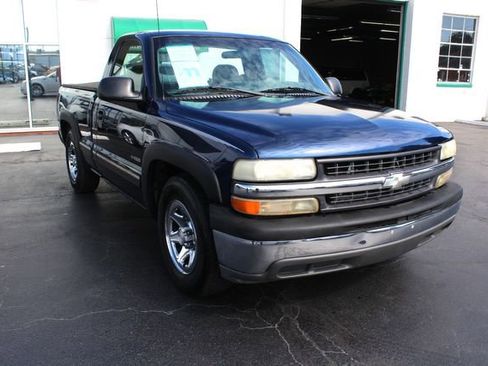 Used 2000 Chevrolet Silverado 1500 Regular Cab Short Bed w/ Exterior Appearance Pkg image 10