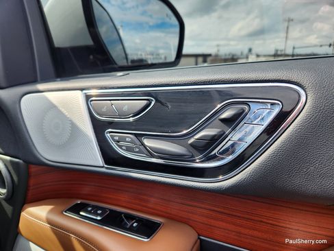 Used 2023 Lincoln Navigator Reserve image 34