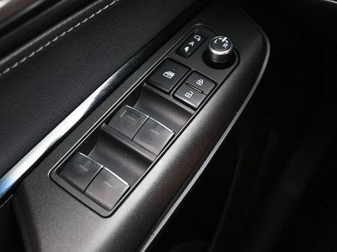 Used 2024 Toyota Venza LE AWD/4WD image 25