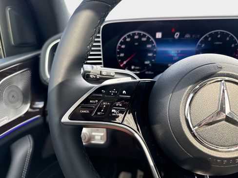 Used 2025 Mercedes-Benz GLS 450 4MATIC image 31