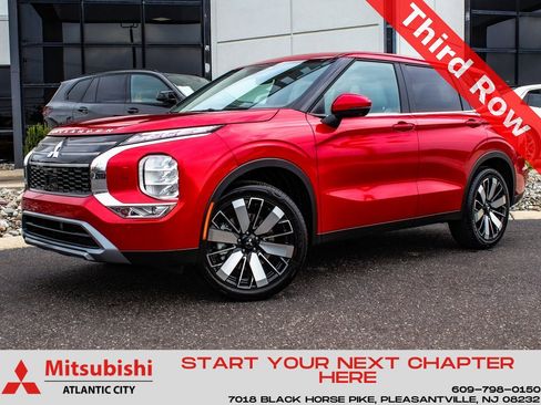 New 2025 Mitsubishi Outlander SE image 1