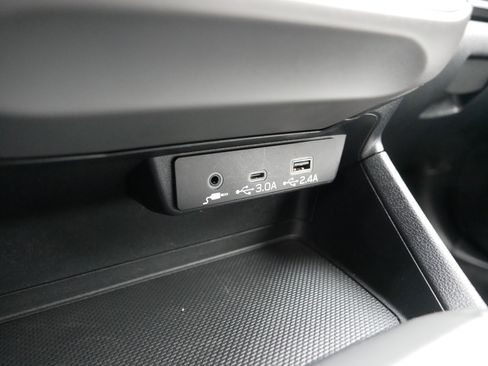 Used 2024 Subaru Crosstrek 2.0i Premium image 33