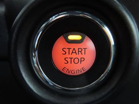 Used 2023 Nissan Titan SV w/ SV Convenience Package image 18