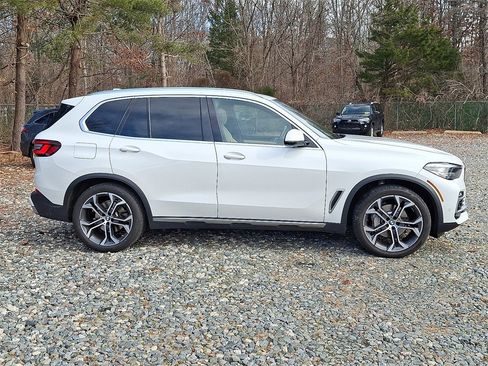 Used 2021 BMW X5 xDrive40i w/ Premium Package image 4