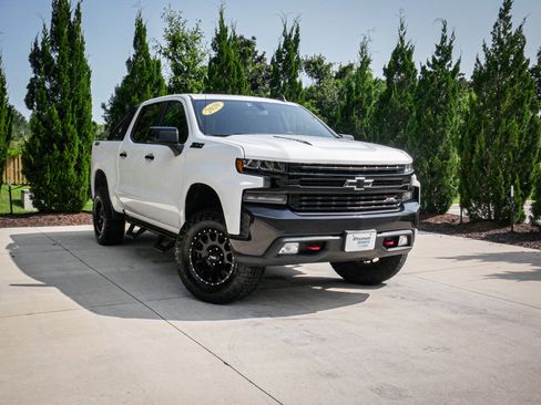 Used 2020 Chevrolet Silverado 1500 LT Trail Boss image 2