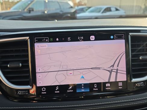 Used 2022 Chrysler Pacifica Limited w/ S Appearance Package image 34