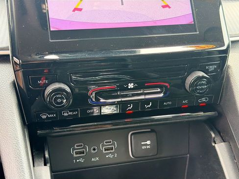 Used 2023 Jeep Grand Cherokee L Laredo RWD image 31