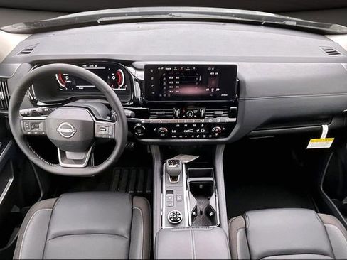 New 2026 Nissan Pathfinder SL image 5