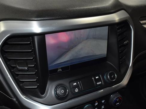 Used 2023 GMC Acadia SLT image 16