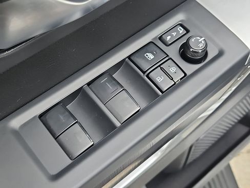 Used 2022 Toyota Tundra Platinum image 21