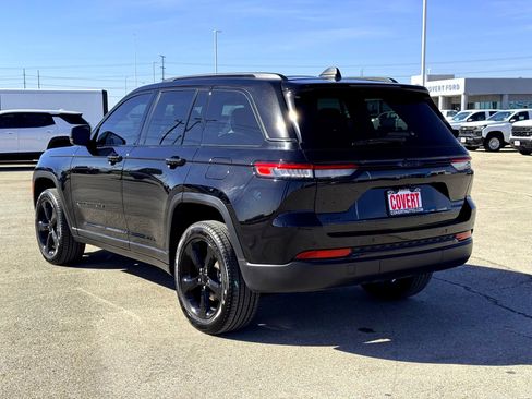 Used 2023 Jeep Grand Cherokee Limited w/ Black Appearance Package image 9
