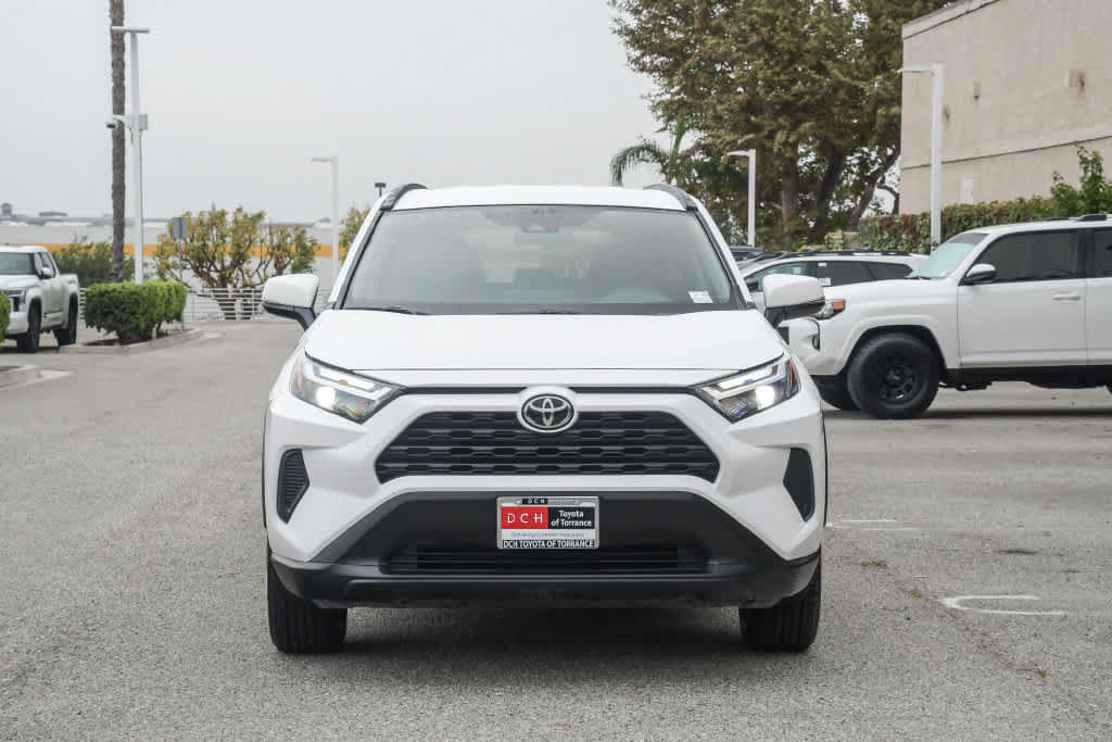 Used 2025 Toyota RAV4 XLE AWD/4WD image 2