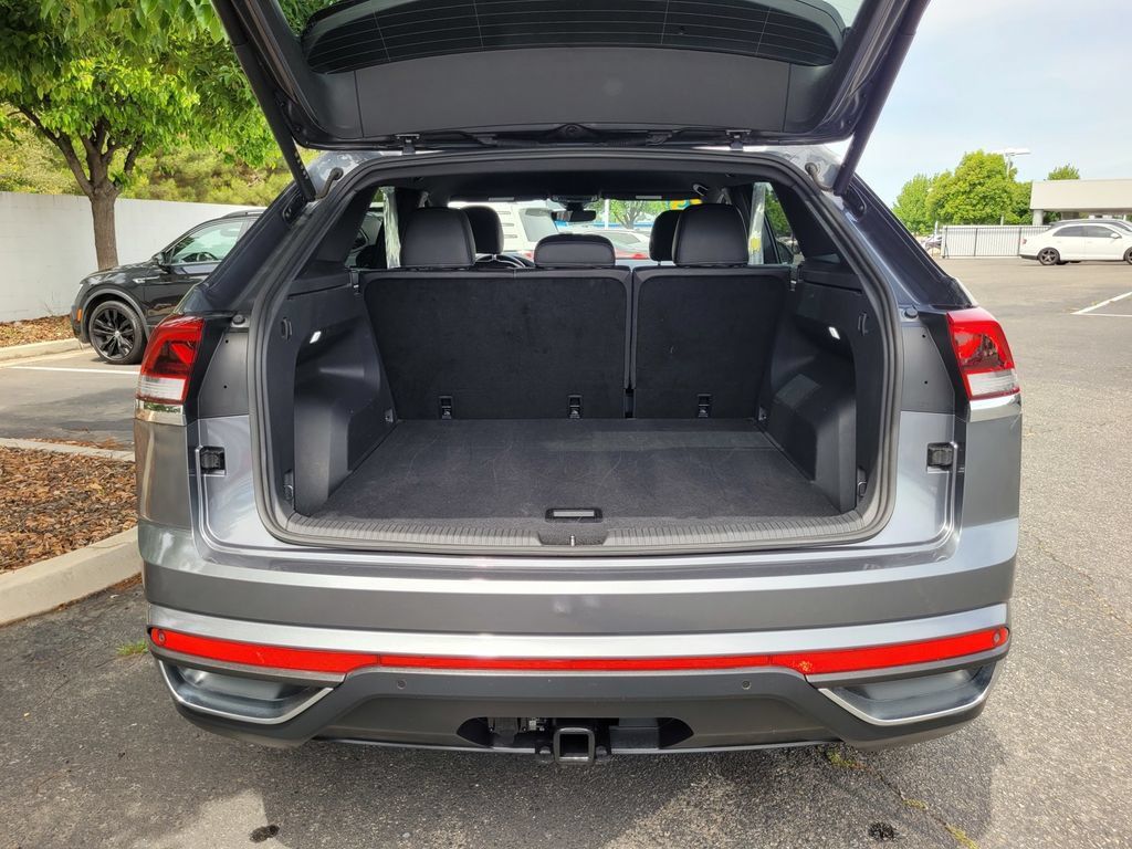 Used 2025 Volkswagen Atlas Cross Sport SE FWD image 27
