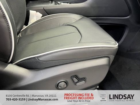 New 2026 Chrysler Pacifica Limited w/ S Appearance Package AWD/4WD image 13