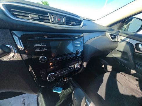 Used 2015 Nissan Rogue SV w/ SV Moonroof Package AWD/4WD image 20