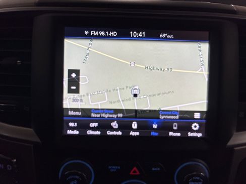 Used 2020 RAM 1500 Classic SLT w/ Luxury Group image 23