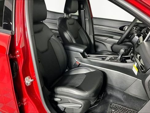 New 2026 Jeep Compass Latitude image 12