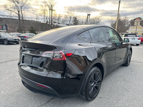 Used 2024 Tesla Model Y Long Range image 8