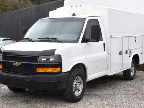 Used 2022 Chevrolet Express 3500 w/ Power Convenience Package image 8