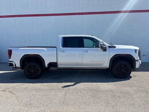 Used 2024 GMC Sierra 2500 Denali Ultimate AWD/4WD image 2
