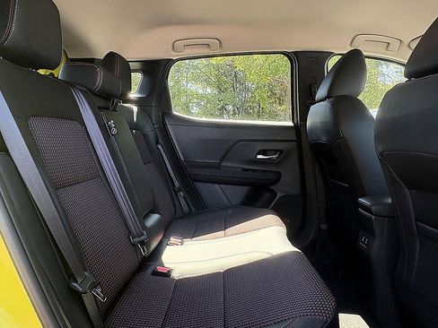 Used 2025 Nissan Kicks SR FWD image 12