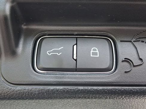 Used 2022 Ford Explorer XLT w/ Equipment Group 202A AWD/4WD image 31