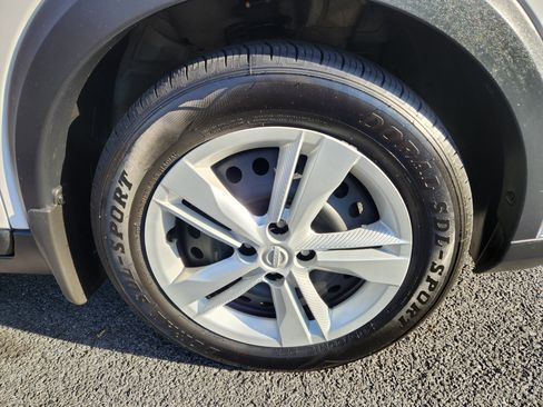 Used 2018 Nissan Kicks S image 7