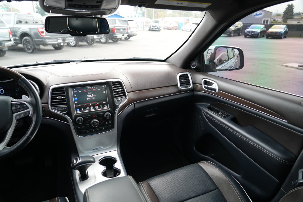 Used 2015 Jeep Grand Cherokee Overland w/ Advanced Technology Group AWD/4WD image 24