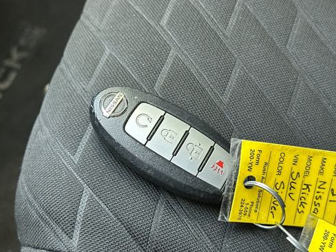 Used 2021 Nissan Kicks SR w/ Interior Electronics Package FWD image 28