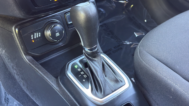 Used 2023 Jeep Renegade Latitude AWD/4WD image 21
