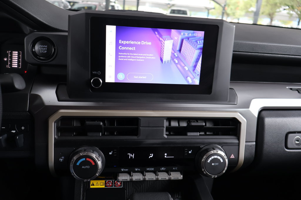 Certified 2025 Toyota Tacoma SR5 AWD/4WD image 5