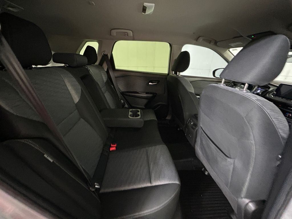 Used 2023 Nissan Rogue SV FWD image 17