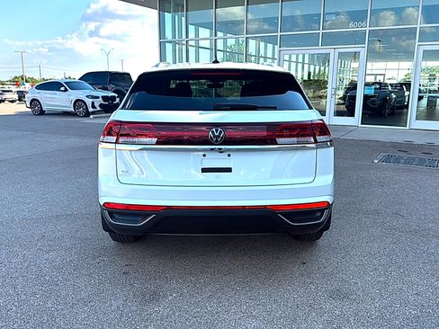 Used 2025 Volkswagen Atlas Cross Sport SE FWD image 6