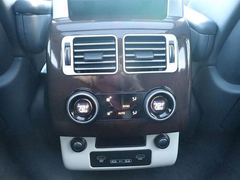 Used 2019 Land Rover Range Rover HSE image 19
