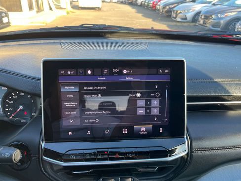 Used 2023 Jeep Compass Limited image 21