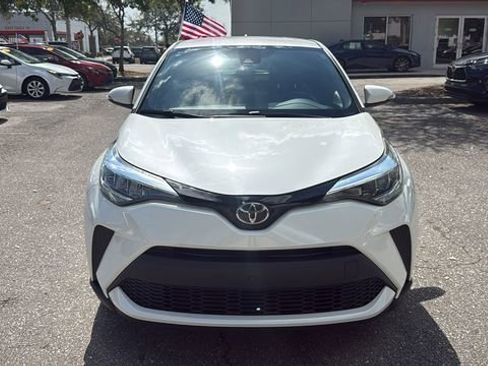 Used 2021 Toyota C-HR XLE image 2